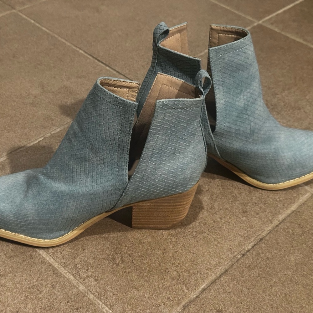 Stylish turquoise Ankle Boots